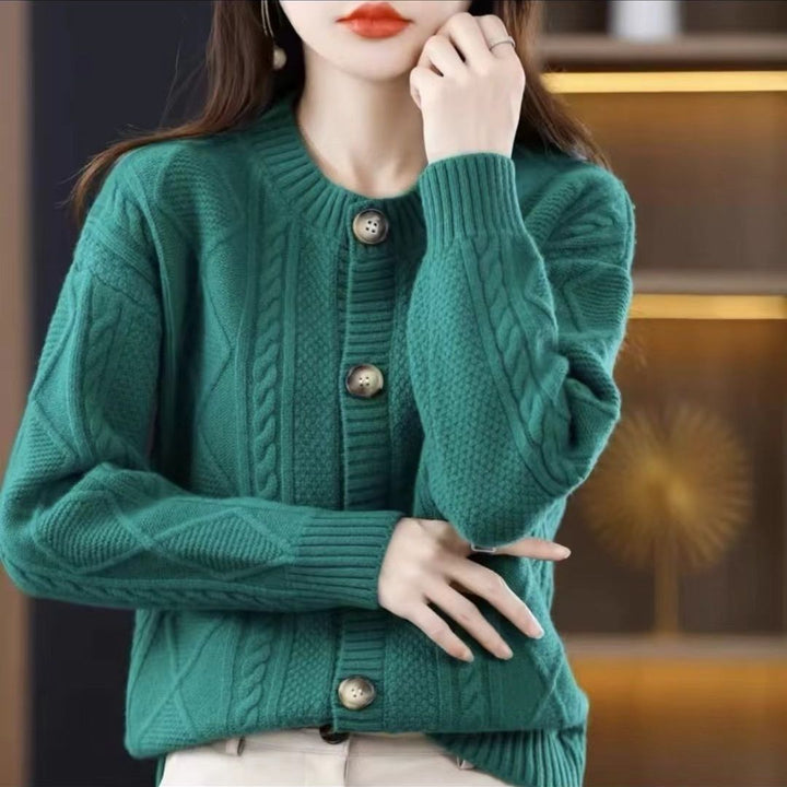 Elegant and Comfortable Cashmere Sweater in Solid Color