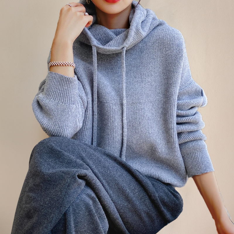 Loose hoodie sweater in solid color