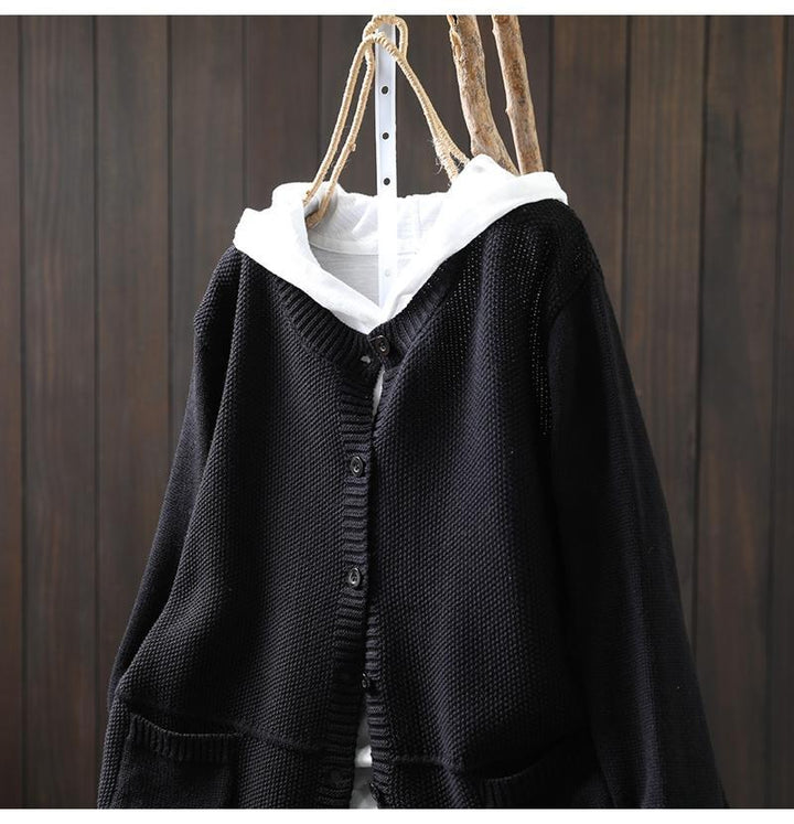 Casual and comfortable cashmere sweater in solid color, buttoned 03