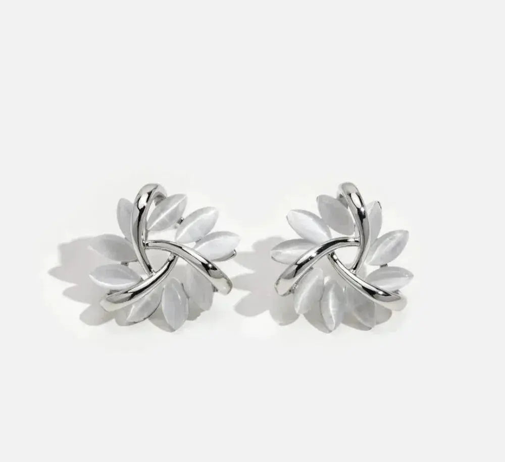 Elegant and exquisite opal leaf circle studs in gold