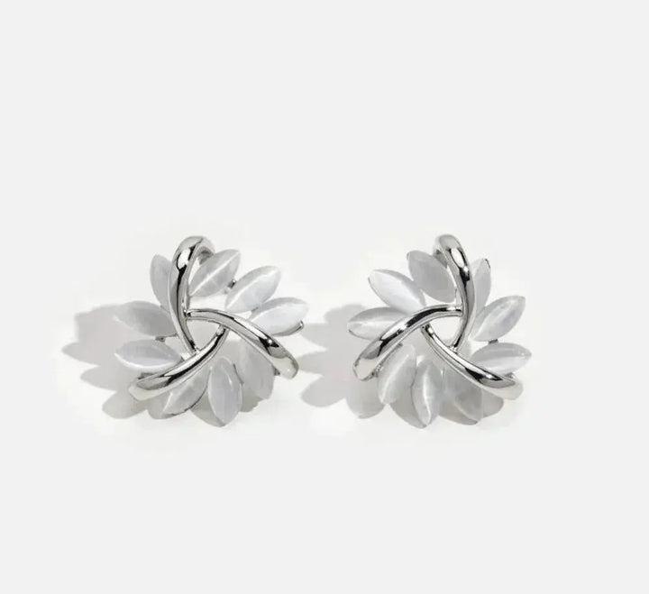 Elegant and exquisite opal leaf circle studs in gold