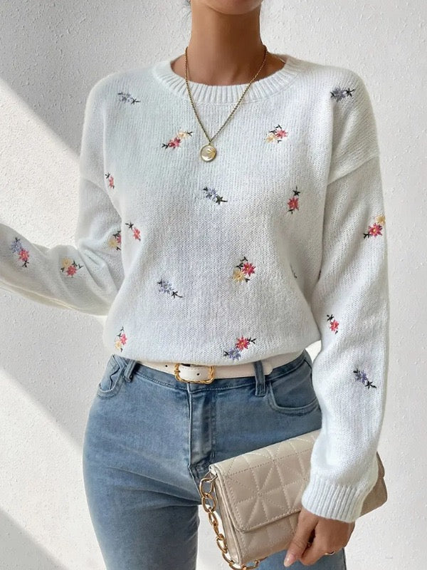Elegant and comfortable sweater with a round neckline and floral pattern, soft to the touch, versatile and cozy