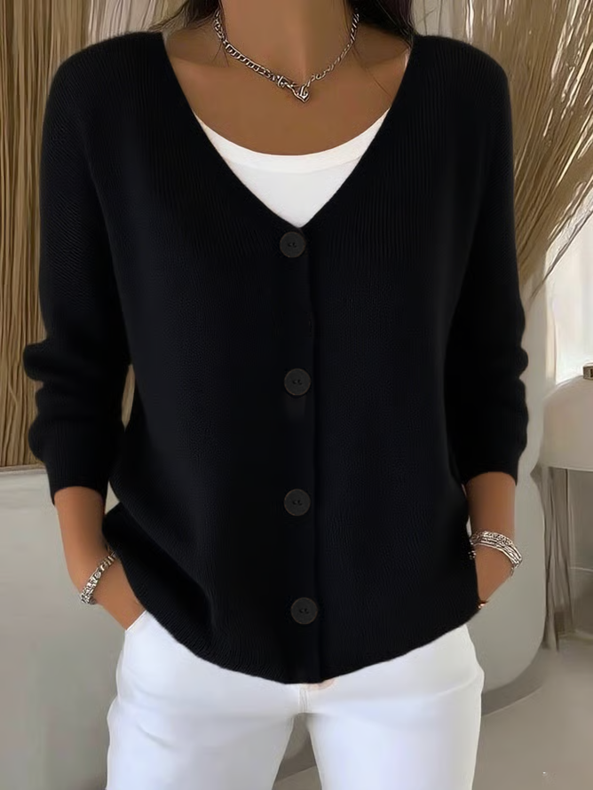 Elegant and comfortable wool cardigan perfect for everyday wear