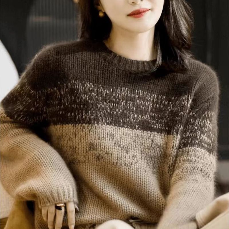 Cashmere sweater made of gradient cashmere, elegant and comfortable