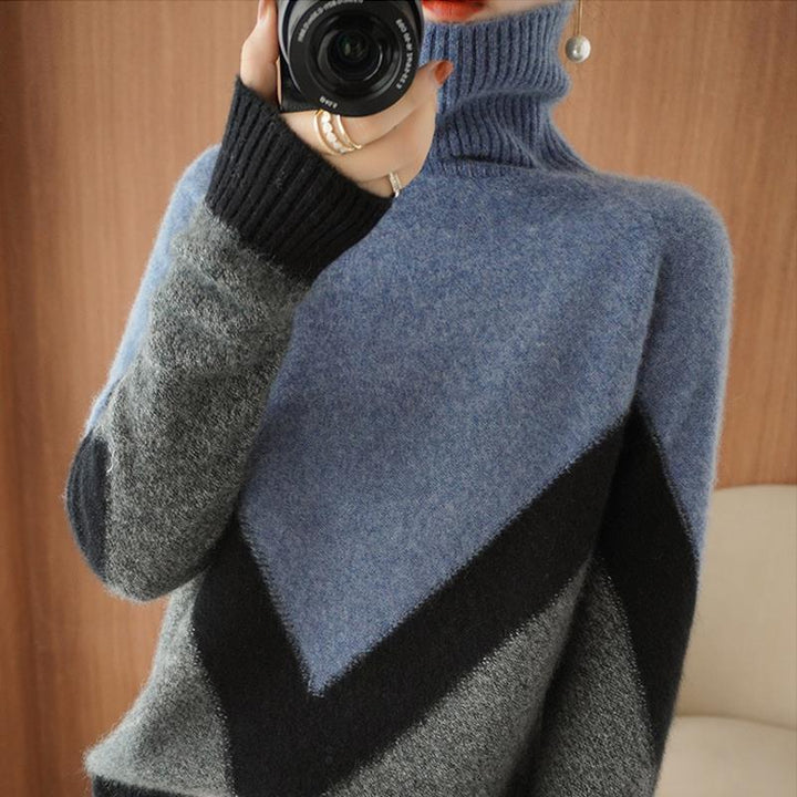 Color-block turtleneck sweater is elegant and comfortable