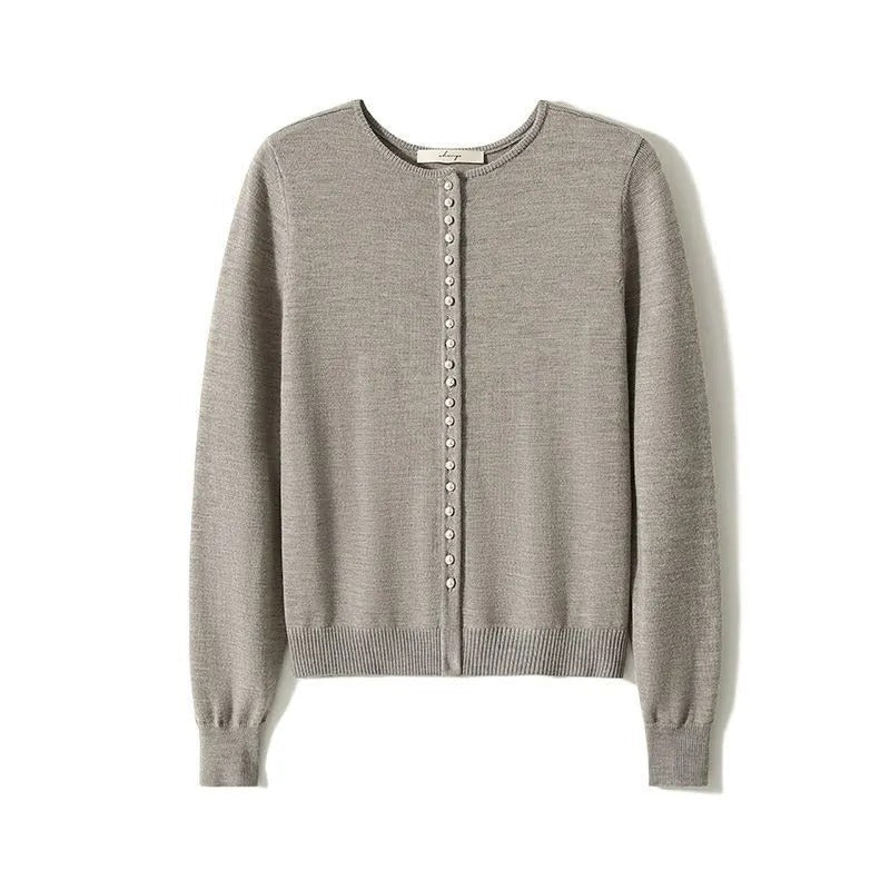 Elegant and comfortable retro-style cardigan in a solid color, soft as a cloud