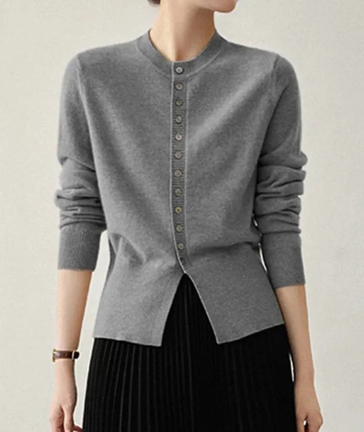 Elegant and comfortable cardigan made of soft knit, buttoned