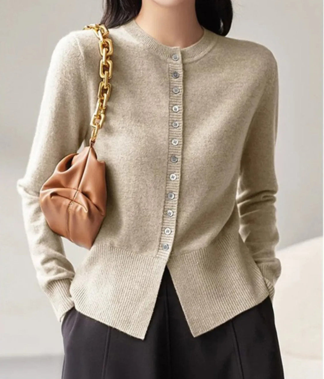 Elegant and comfortable cardigan made of soft knit, buttoned