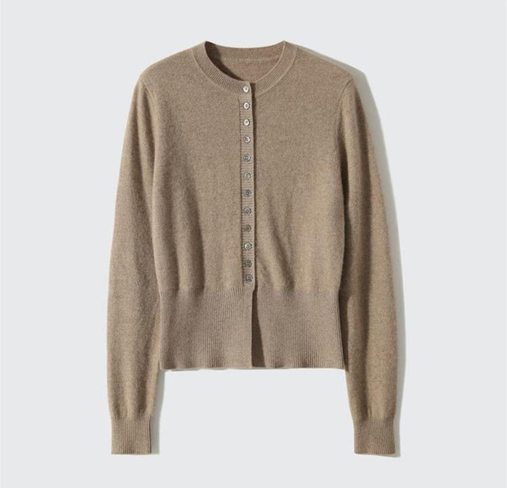 Elegant and comfortable cardigan made of soft knit, buttoned