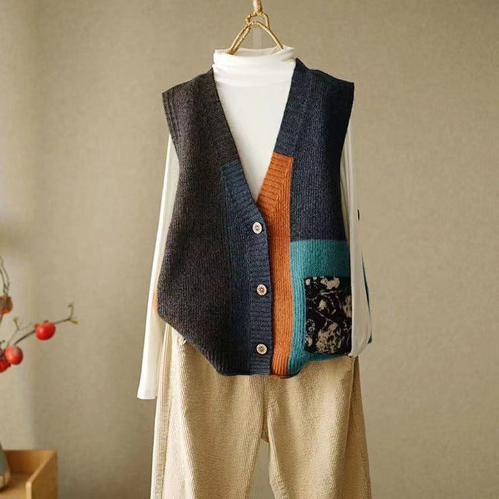 Loose, versatile sleeveless sweater with multicolored blocks and pockets