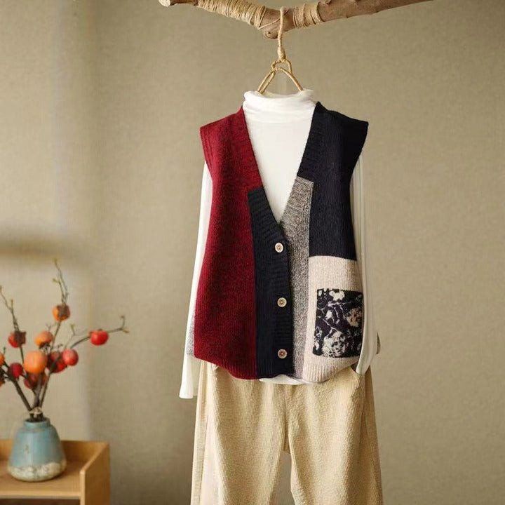 Loose, versatile sleeveless sweater with multicolored blocks and pockets