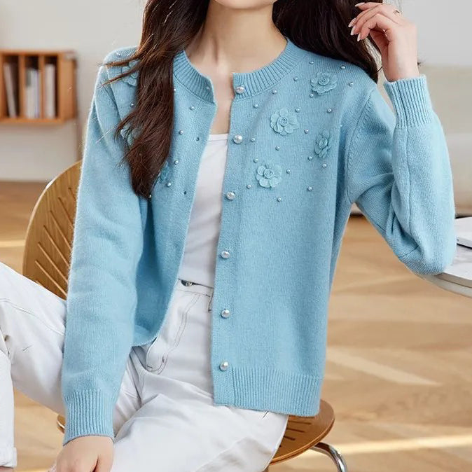 Elegant, comfortable, and soft-to-the-touch cardigan with a beautiful floral pattern