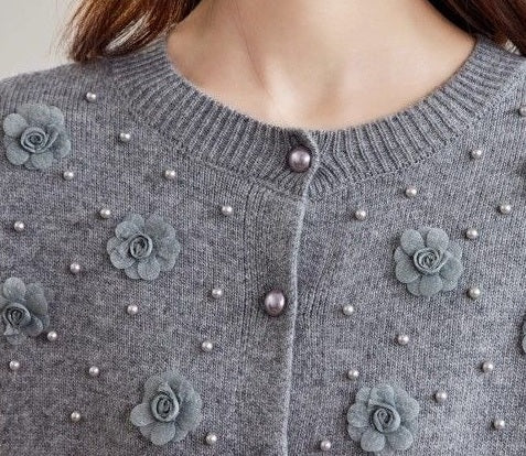 Elegant, comfortable, and soft-to-the-touch cardigan with a beautiful floral pattern