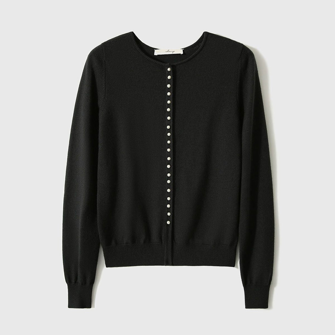 Elegant and comfortable retro-style cardigan in a solid color, soft as a cloud