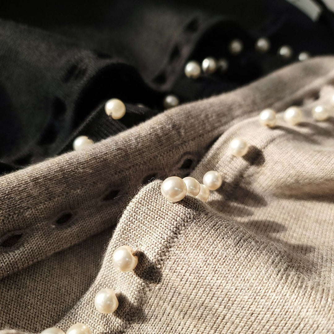 Elegant and comfortable retro-style cardigan in a solid color, soft as a cloud