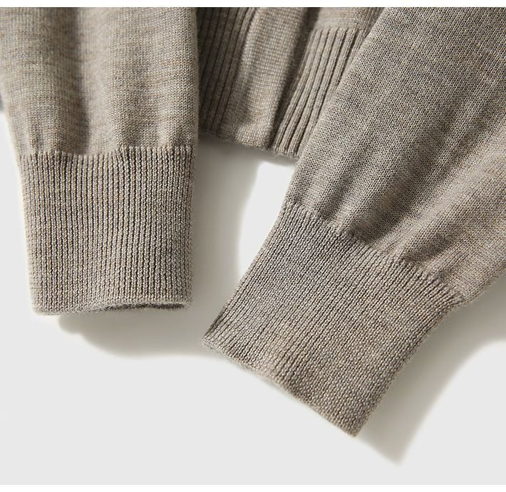 Elegant and comfortable retro-style cardigan in a solid color, soft as a cloud