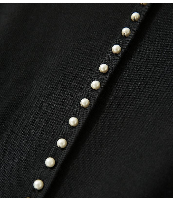 Elegant and comfortable retro-style cardigan in a solid color, soft as a cloud