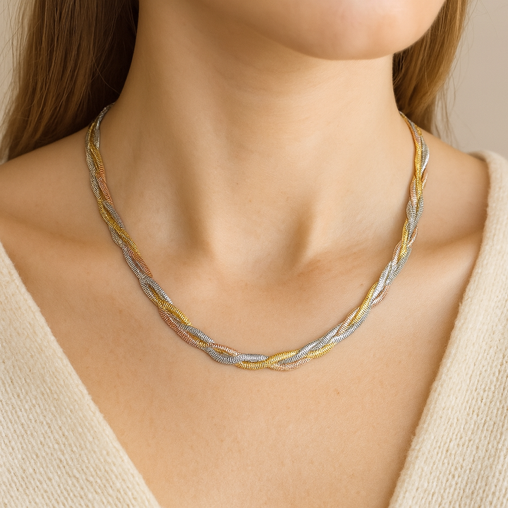 Elegant necklace made of gold and silver